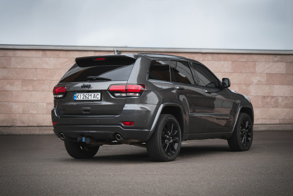 Jeep Grand Cherokee Altitude 4x4 — фото 2